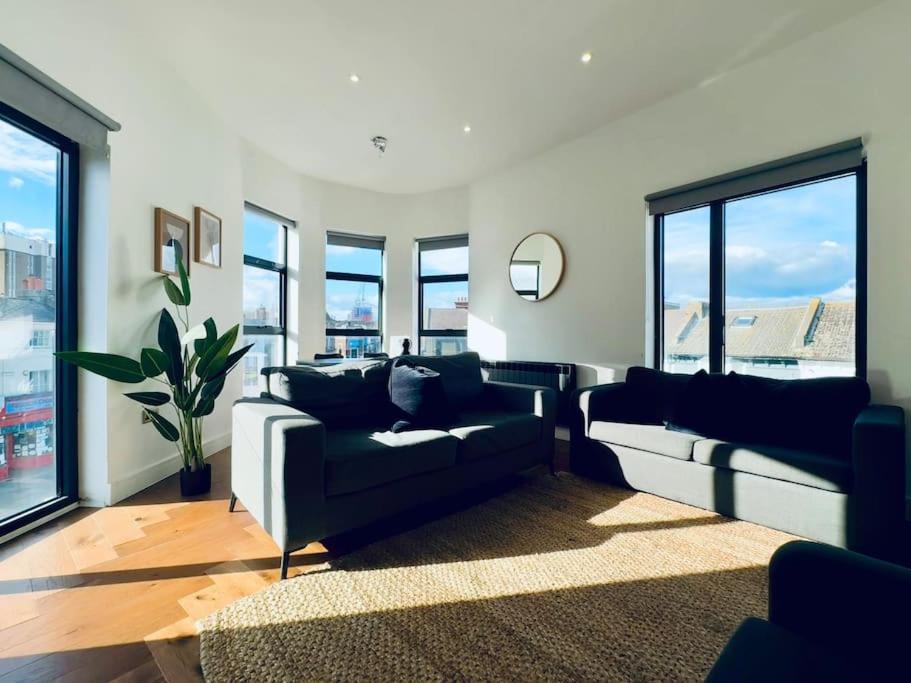 Apartment Amazing 2 Bedrooms I Station I Sleep 6 *