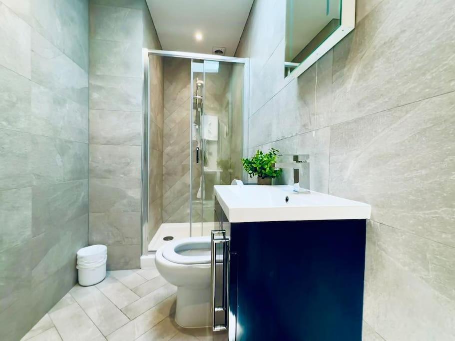 Amazing 2 Bedrooms I Station I Sleep 6