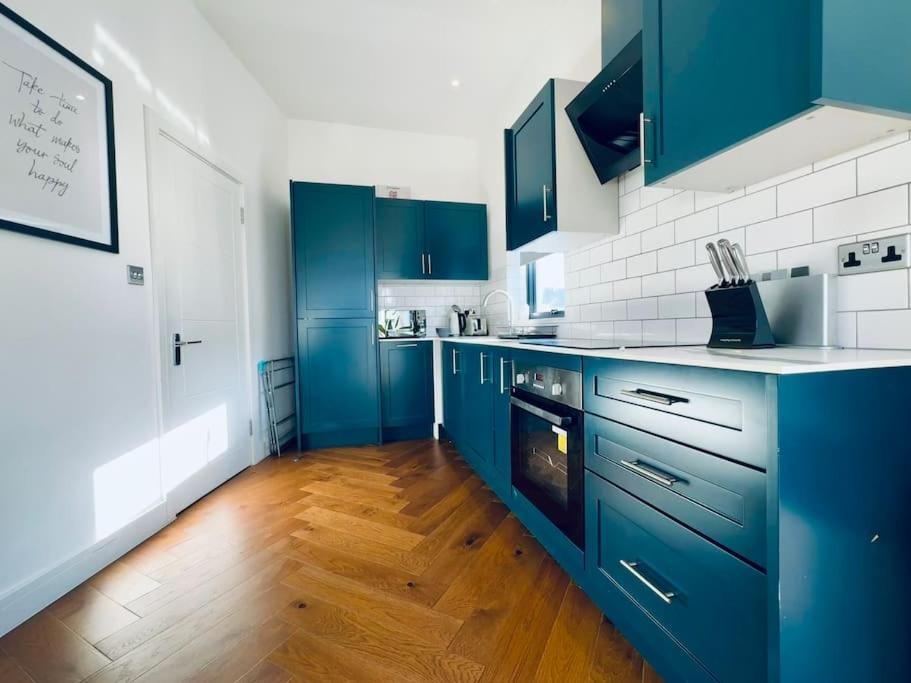 Amazing 2 Bedrooms I Station I Sleep 6 *